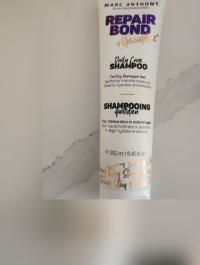 Daily Care Shampoo for Dry, Damaged Hair — White Bottle